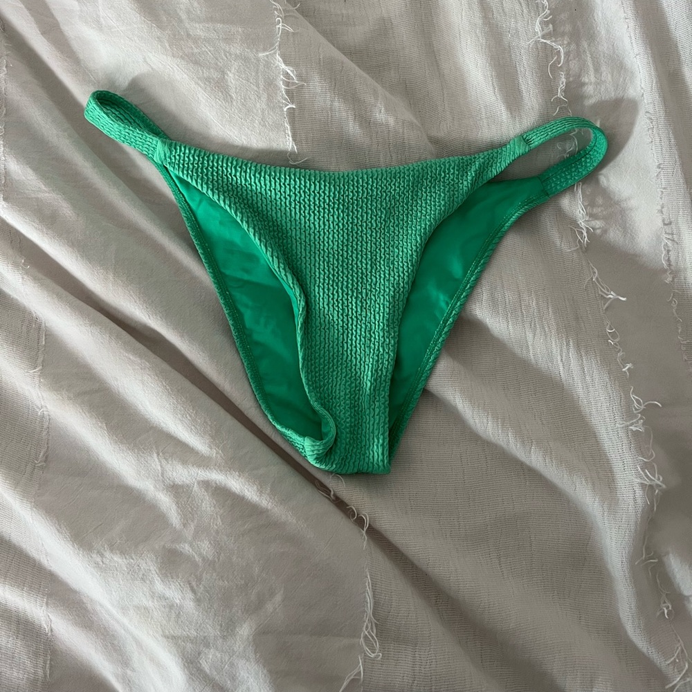 🎉💚 MOVING SALE: Monday Swimwear “Aloe” Crinkle Bikini Bottom (L)